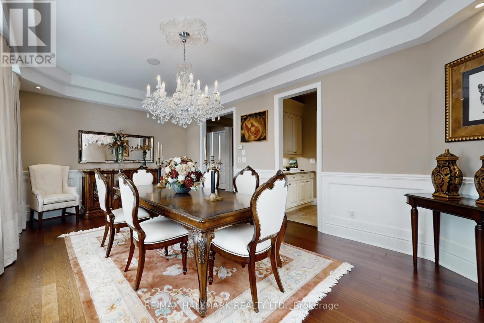 123 Carisbrooke Circle, Aurora, Ontario  L4G 0K4 - Photo 8 - N12674374