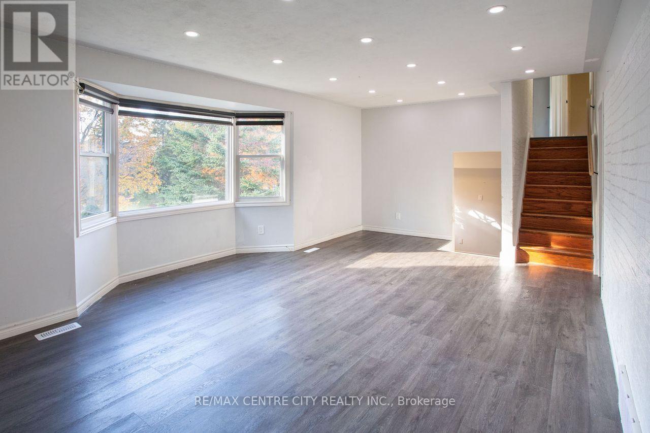 Photo 12 of 44 for 470 Three Valleys Crescent