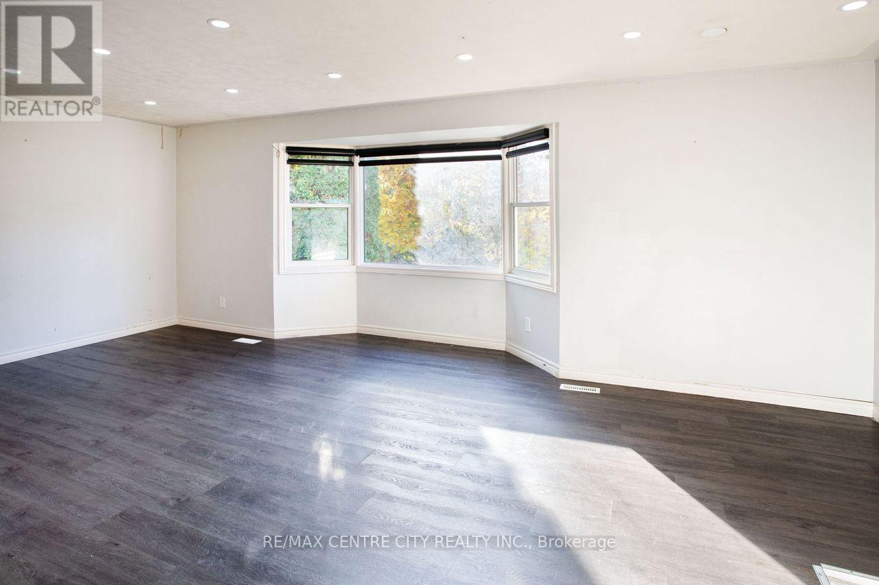 Photo 13 of 44 for 470 Three Valleys Crescent