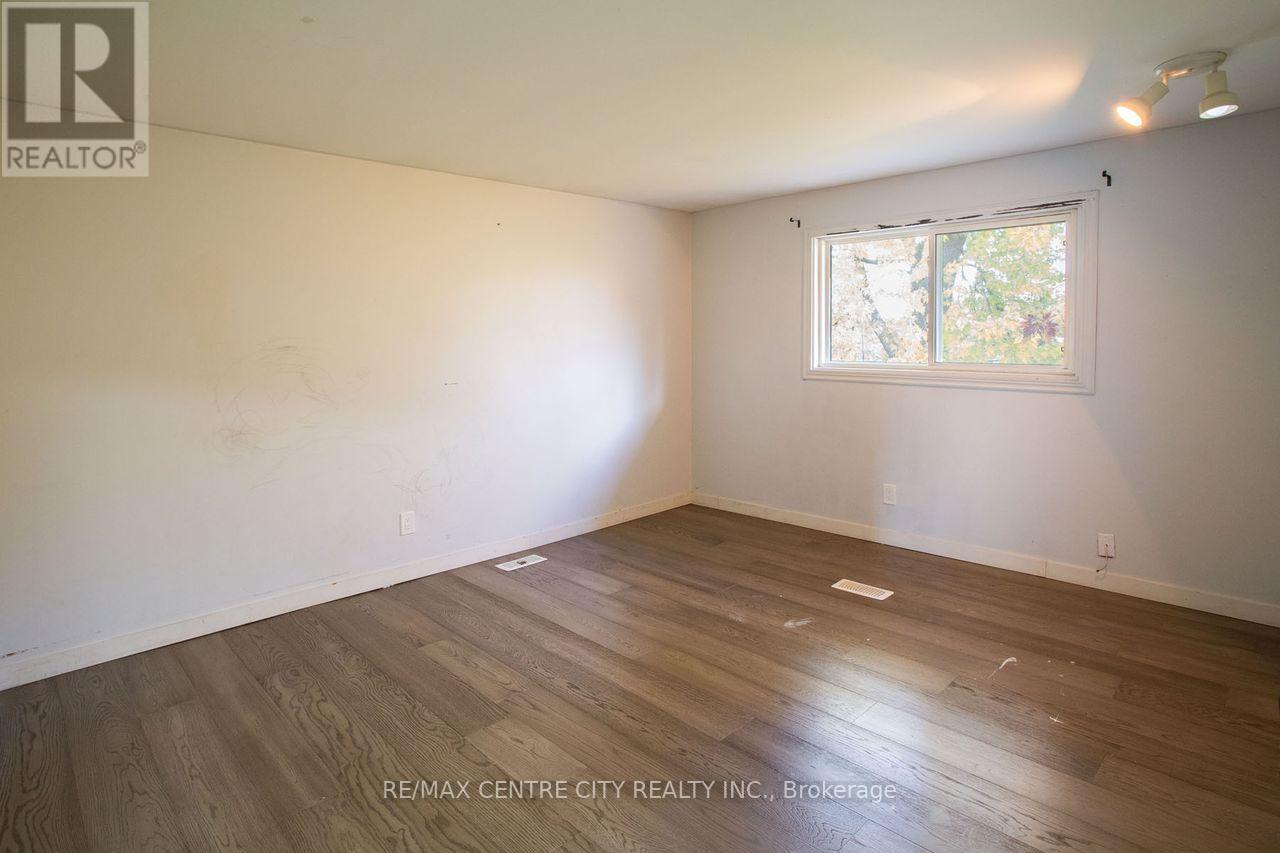 Photo 22 of 44 for 470 Three Valleys Crescent