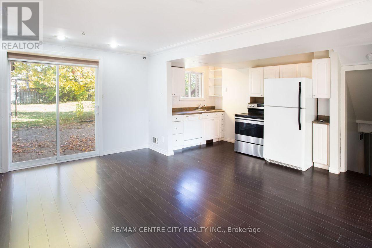 Photo 32 of 44 for 470 Three Valleys Crescent