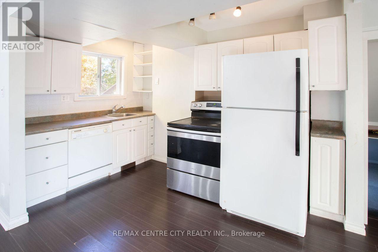 Photo 33 of 44 for 470 Three Valleys Crescent