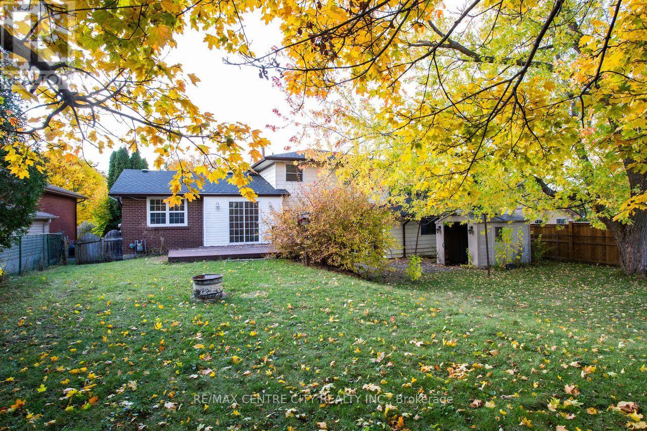 Photo 8 of 44 for 470 Three Valleys Crescent