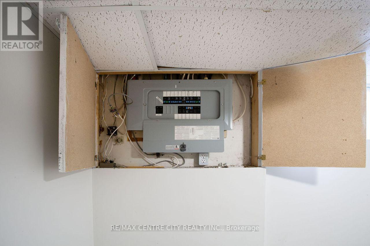 470 Three Valleys Crescent, London South, Ontario  N5Z 3E7 - Photo 44 - X12679356