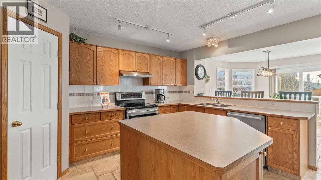 227 Rocky Ridge Close Nw, Calgary, Alberta  T3G 4X2 - Photo 10 - A2278094