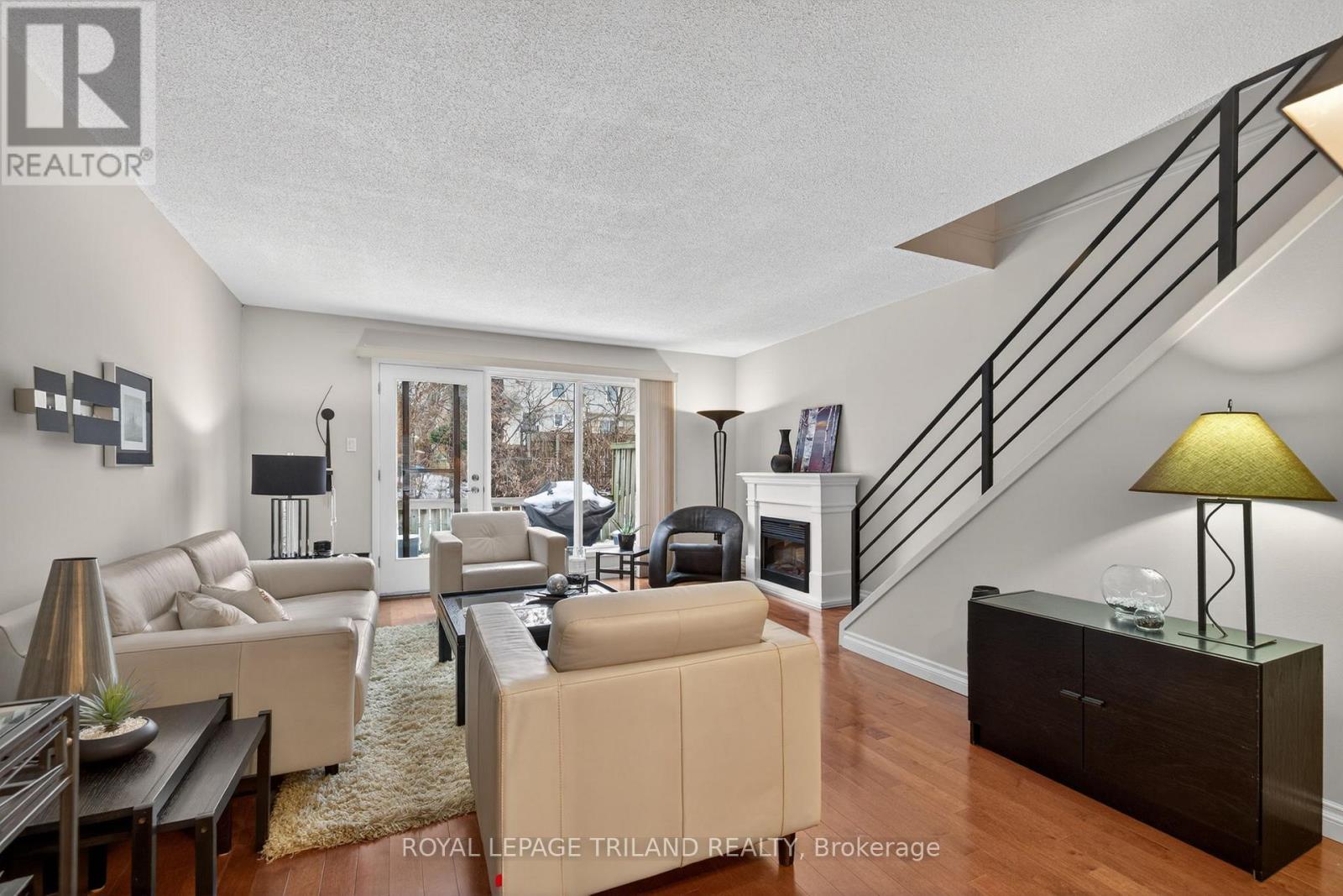 Photo 10 of 43 for 676 Wonderland Road S