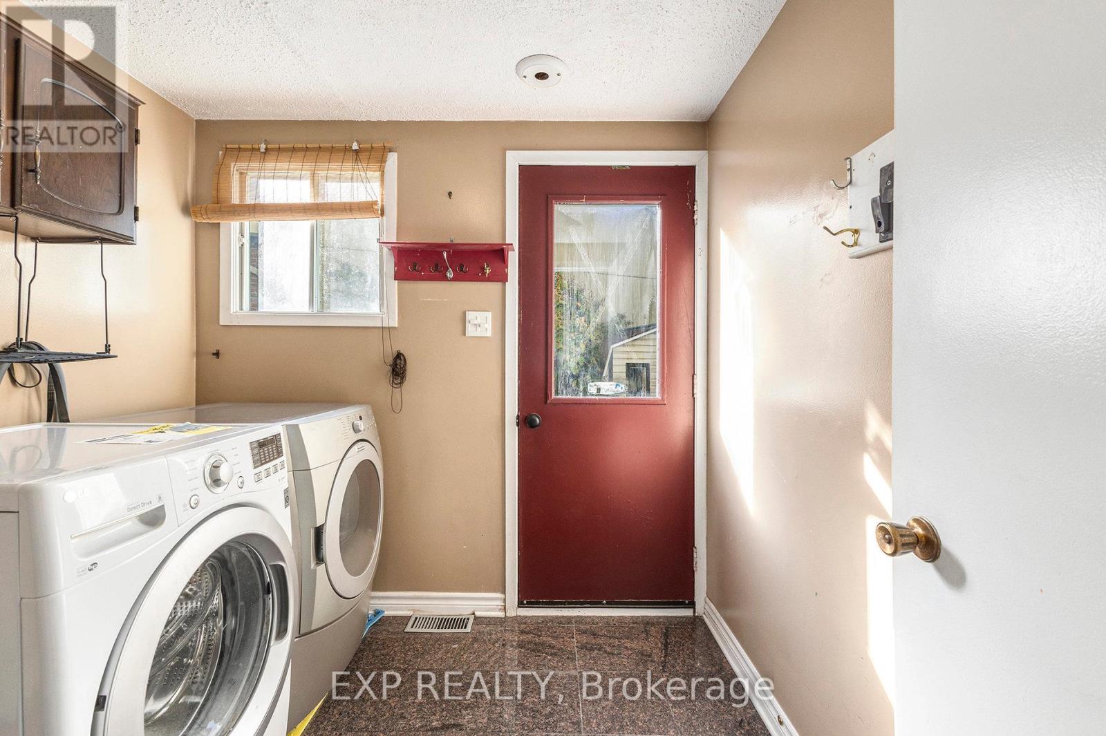 10 Pommel Crescent, Ottawa, Ontario  K2M 1A2 - Photo 18 - X12497894