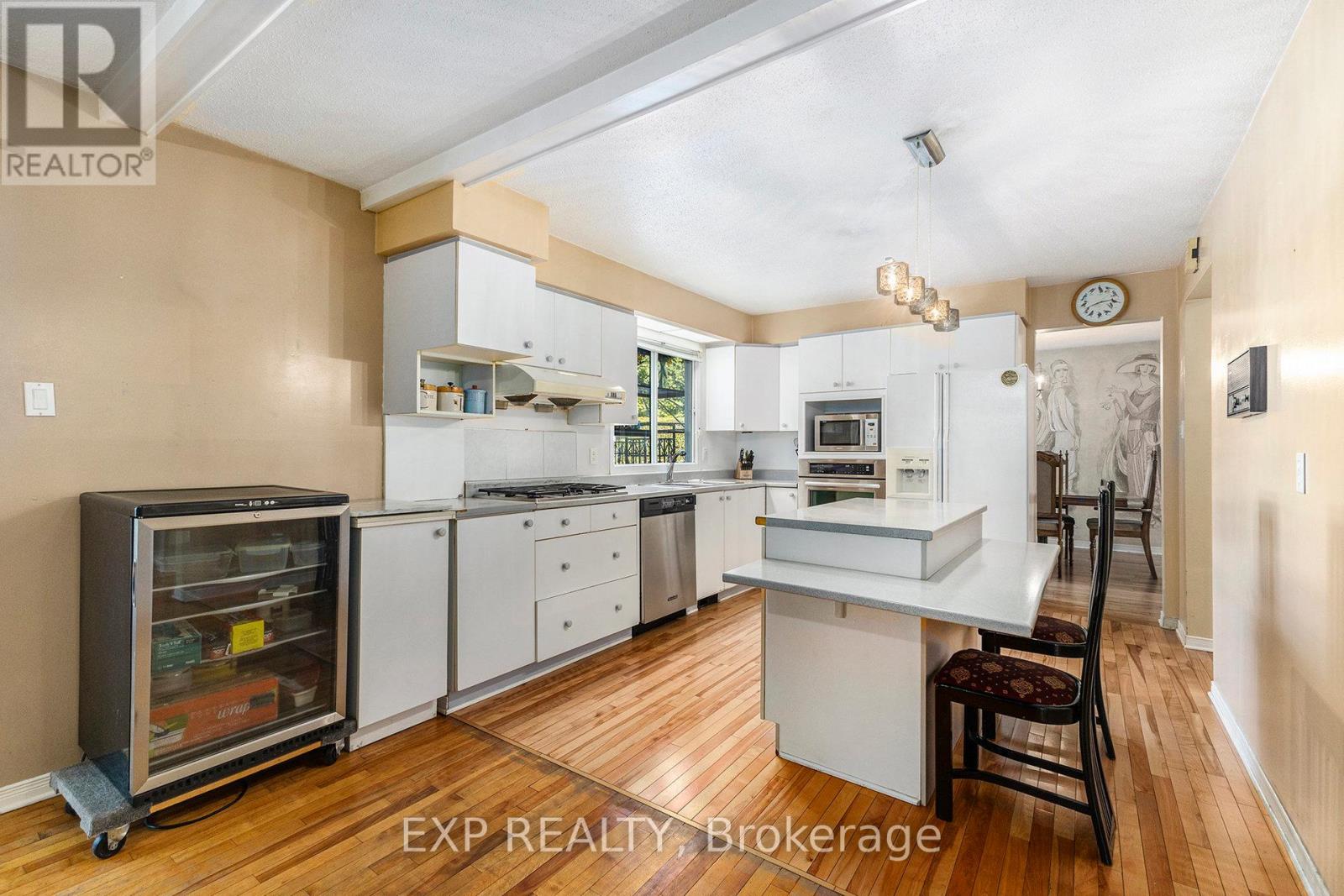 10 Pommel Crescent, Ottawa, Ontario  K2M 1A2 - Photo 7 - X12497894