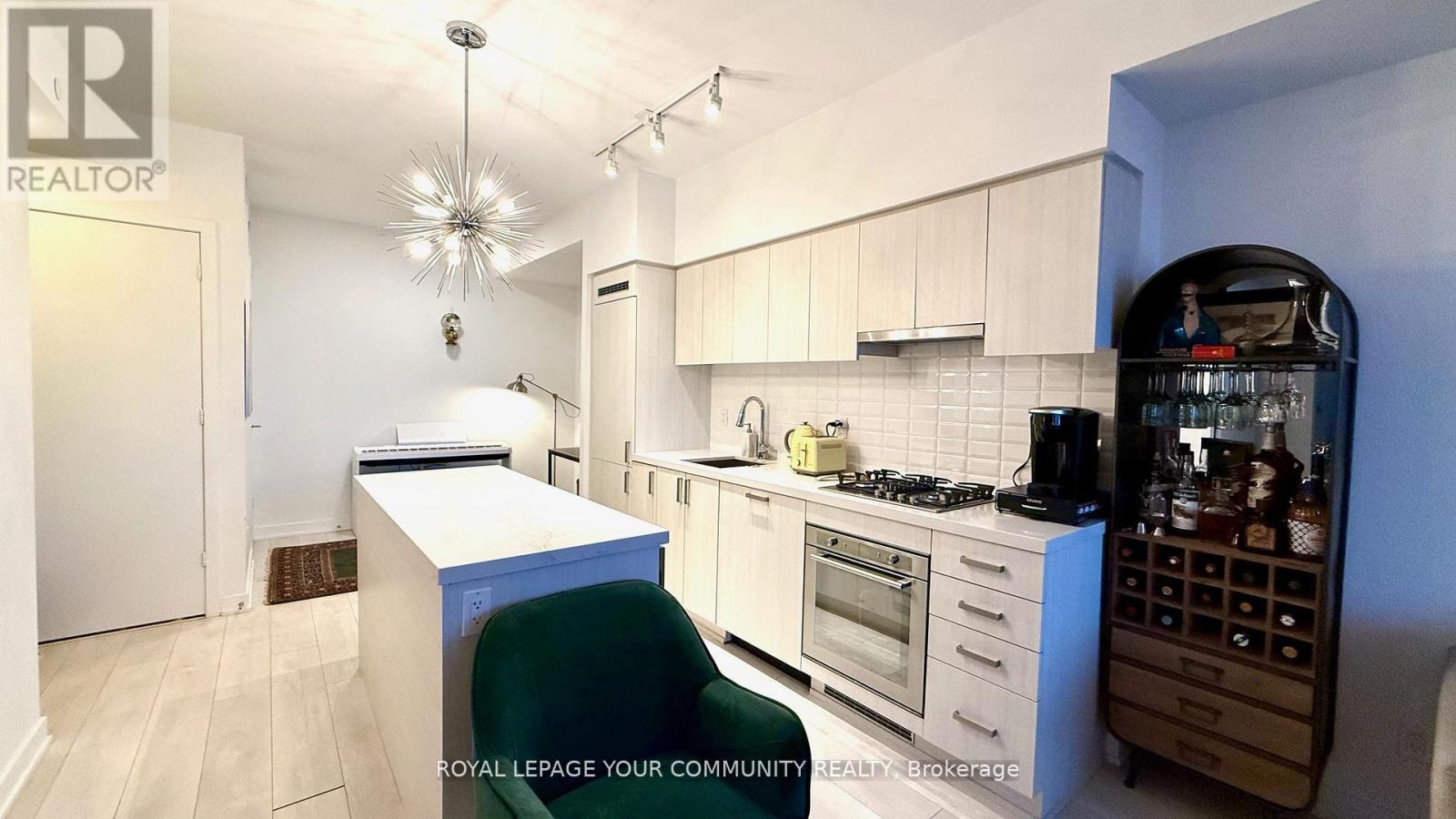 1806 - 501 St. Clair Avenue W, Toronto, Ontario  M5P 0A2 - Photo 10 - C12681314