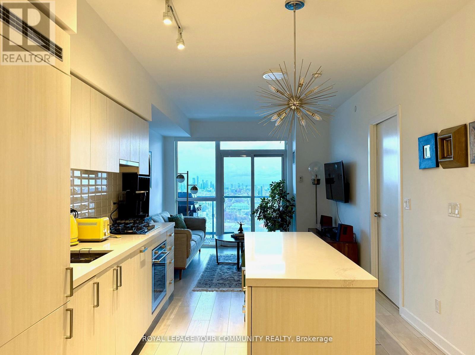 1806 - 501 St. Clair Avenue W, Toronto, Ontario  M5P 0A2 - Photo 8 - C12681314