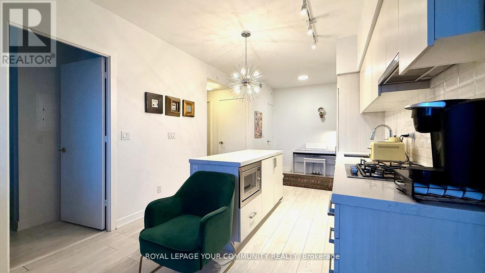 1806 - 501 St. Clair Avenue W, Toronto, Ontario  M5P 0A2 - Photo 9 - C12681314