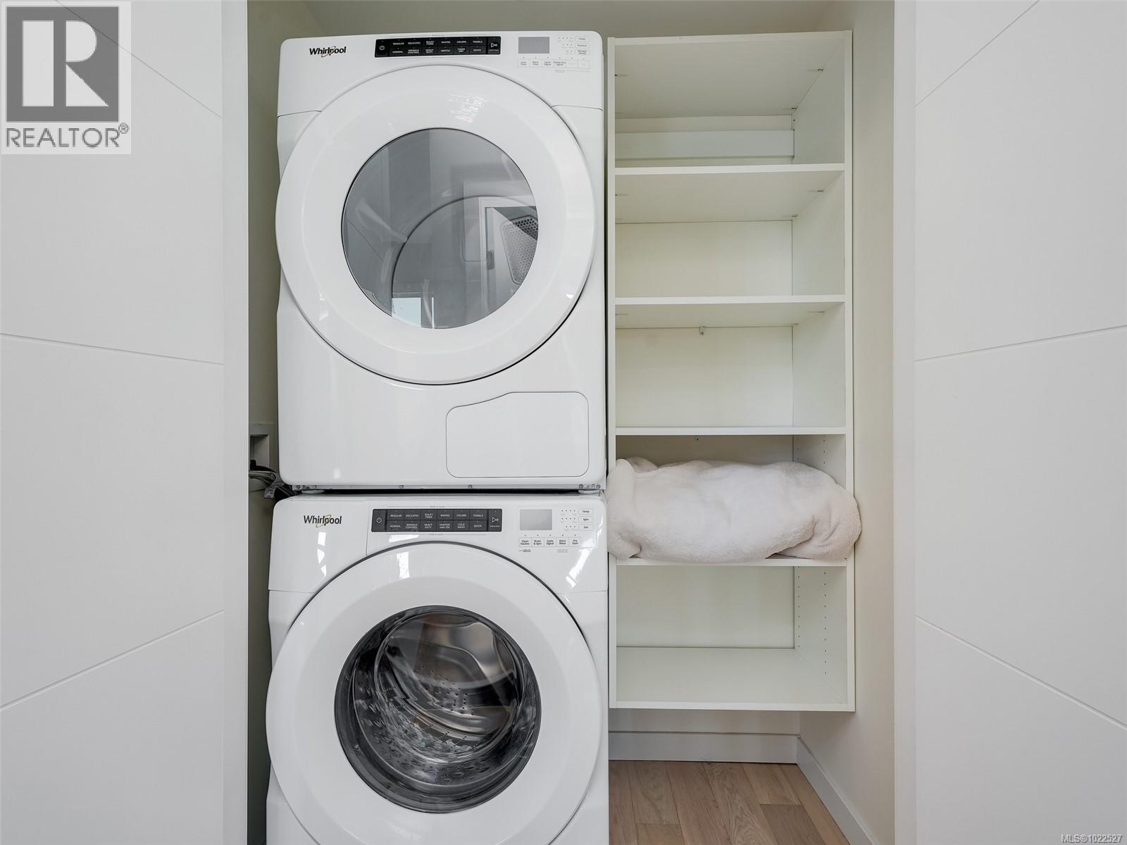 302 5120 Cordova Bay Rd, Saanich, British Columbia  V8Y 2K5 - Photo 19 - 1022527