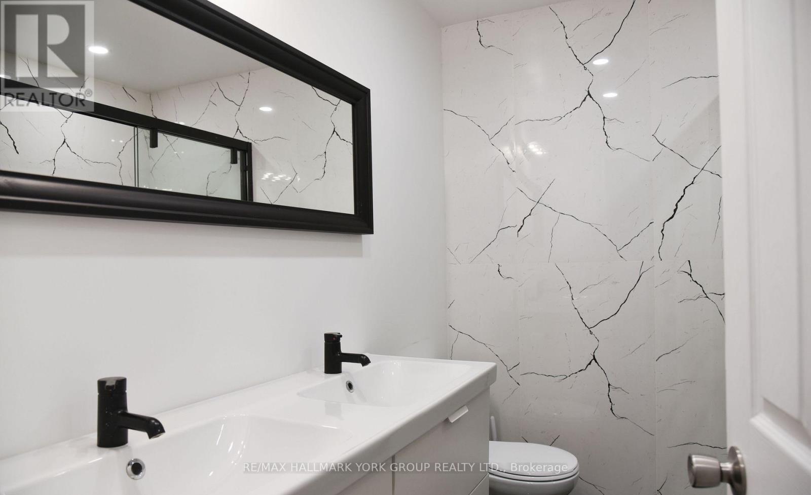 Main - 181 Penn Avenue S, Newmarket, Ontario  L3Y 2S4 - Photo 2 - N12681276