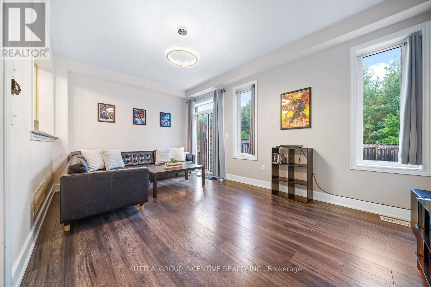 105 Collier Crescent, Essa (Angus), Ontario  L0M 1B5 - Photo 11 - N12681298