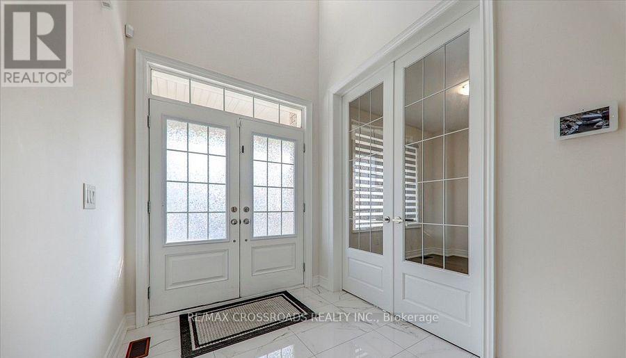 132 Ben Sinclair Avenue, East Gwillimbury (Queensville), Ontario  L4N 0Z2 - Photo 5 - N12681348