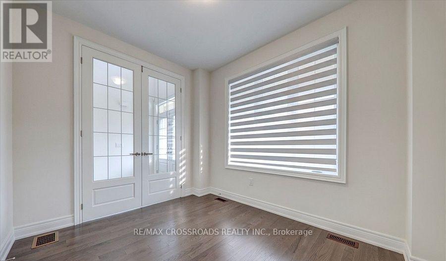 132 Ben Sinclair Avenue, East Gwillimbury (Queensville), Ontario  L4N 0Z2 - Photo 8 - N12681348