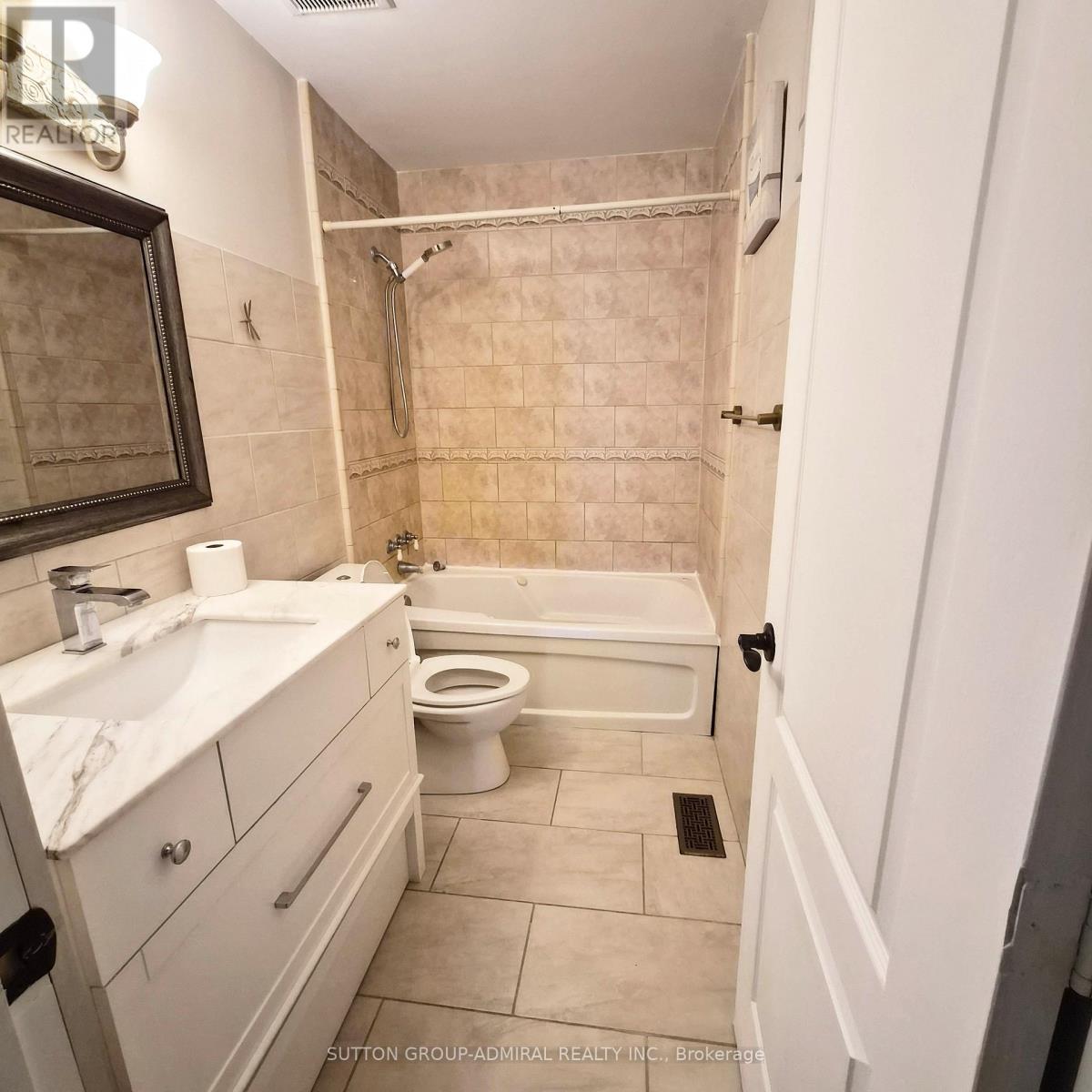 Main - 104 Armitage Drive, Newmarket, Ontario  L3Y 5L7 - Photo 5 - N12681356