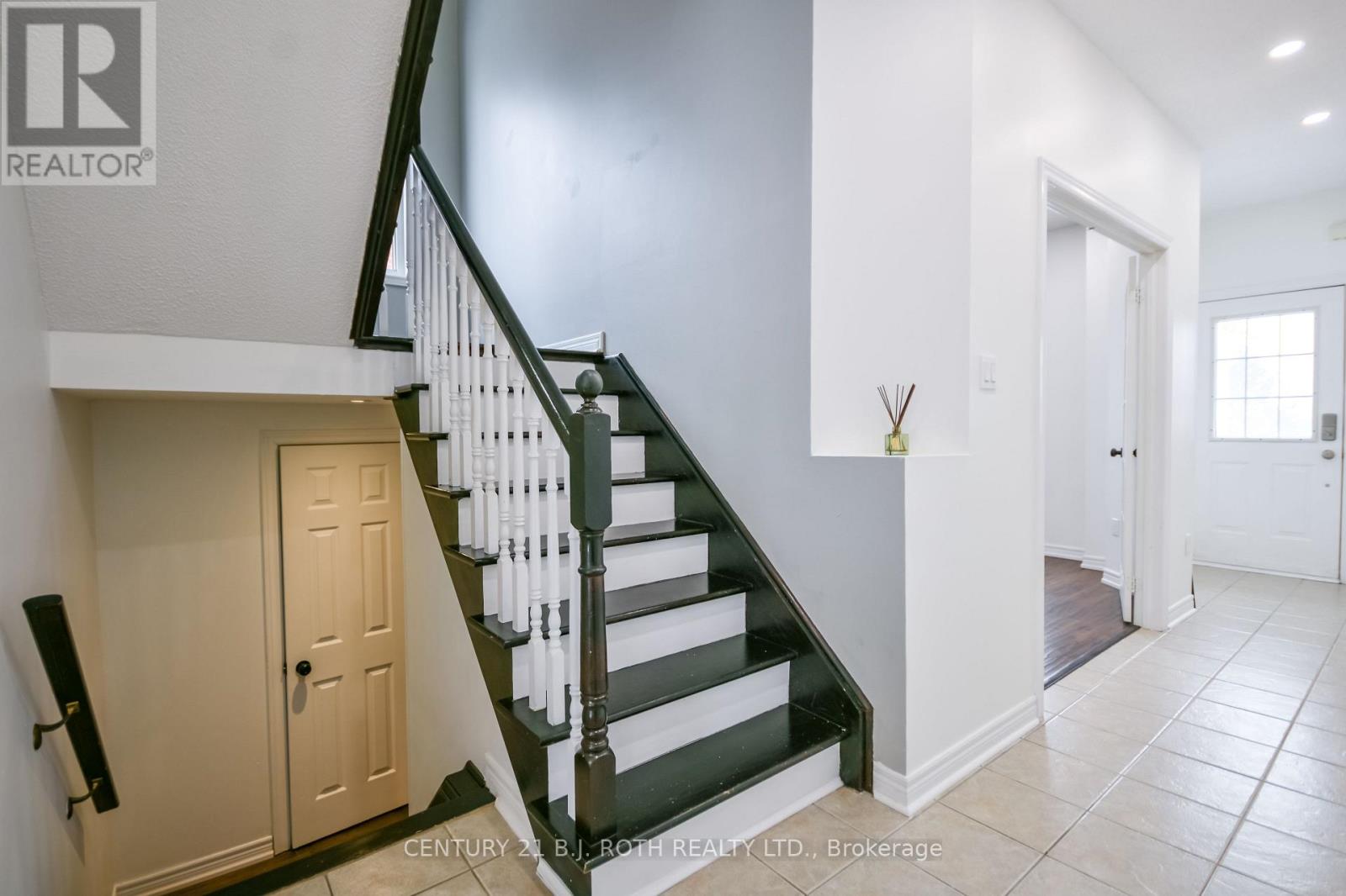 113 Livia Herman Way, Barrie (East Bayfield), Ontario  L4M 7K5 - Photo 15 - S12681296