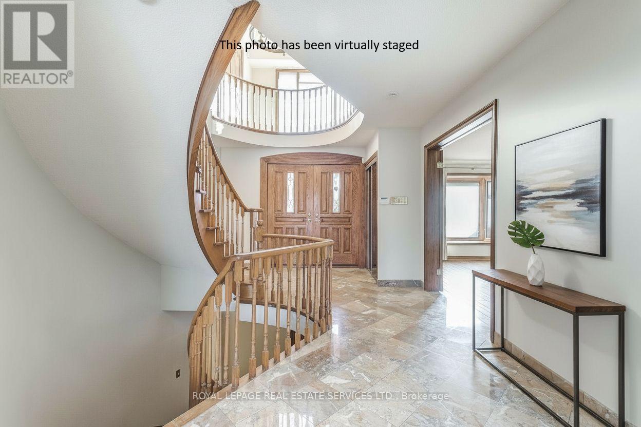 4261 Bridlepath Trail, Mississauga, Ontario  L5L 3K3 - Photo 4 - W12676808