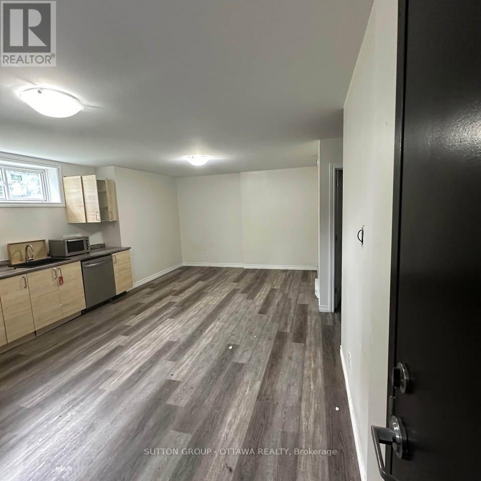 183 Presland Road, Ottawa, Ontario  K1K 2C1 - Photo 6 - X12680240