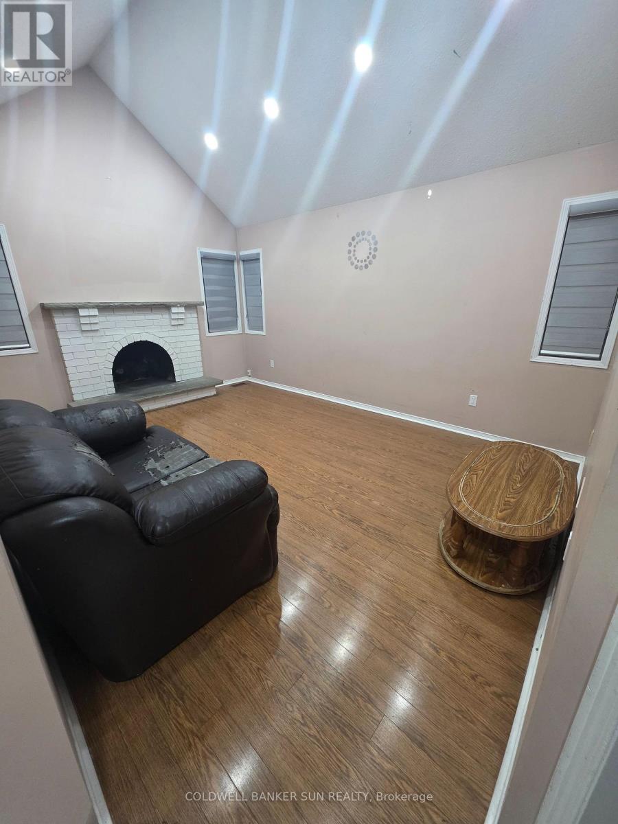 81 Peace Valley Crescent, Brampton (Sandringham-Wellington), Ontario  L6R 1G4 - Photo 4 - W12681294