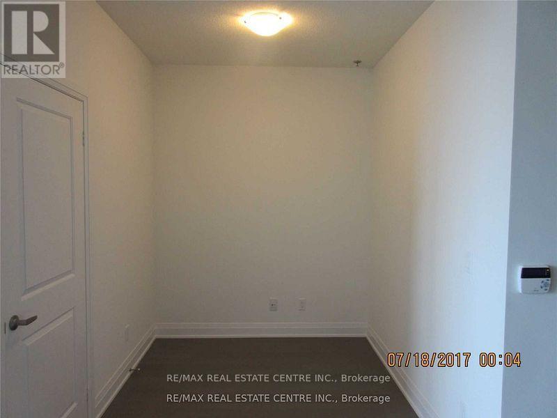 506 - 55 Speers Road, Oakville, Ontario  L6K 3R6 - Photo 4 - W12681332