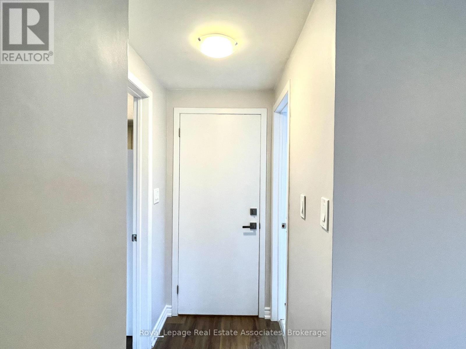 2081b Snow Crescent, Mississauga, Ontario  L4Y 1T4 - Photo 11 - W12681336