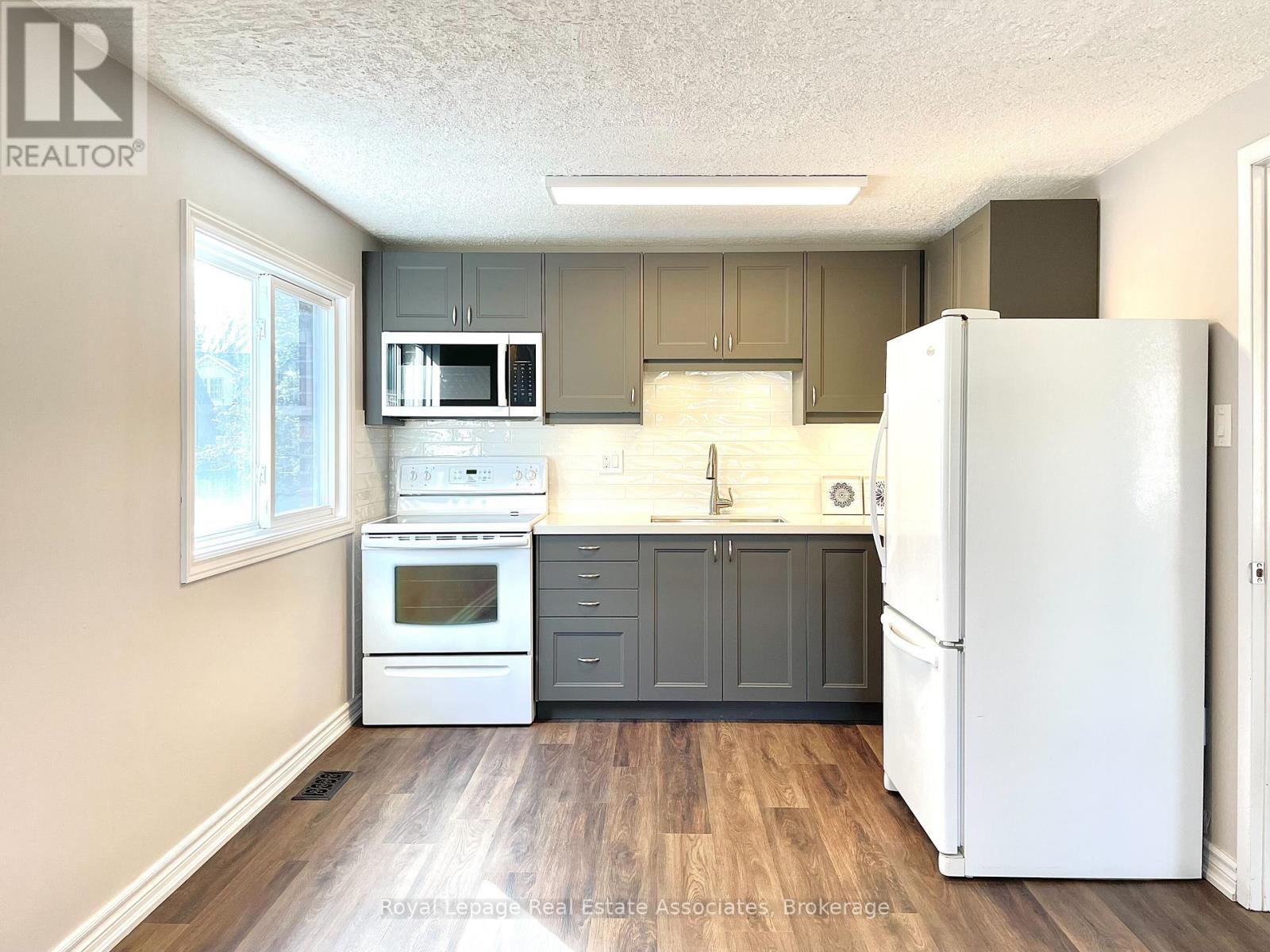 2081b Snow Crescent, Mississauga, Ontario  L4Y 1T4 - Photo 6 - W12681336