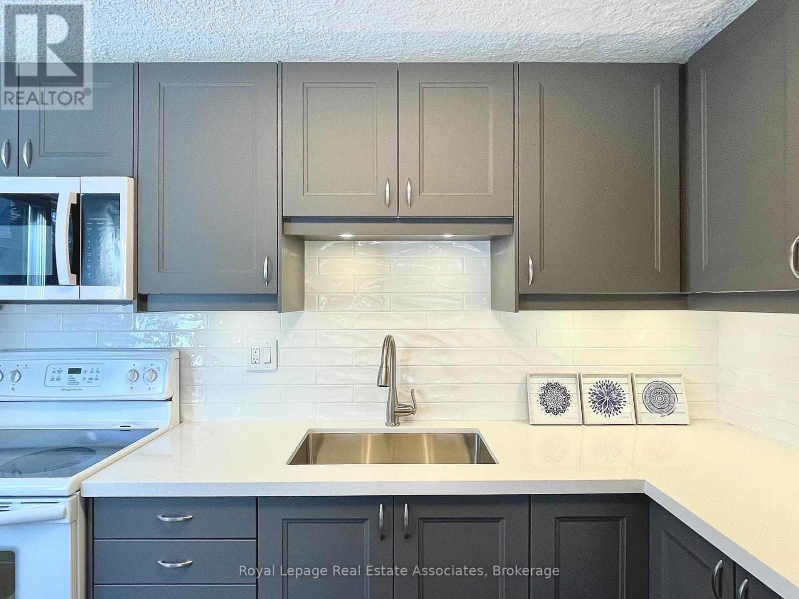 2081b Snow Crescent, Mississauga, Ontario  L4Y 1T4 - Photo 8 - W12681336