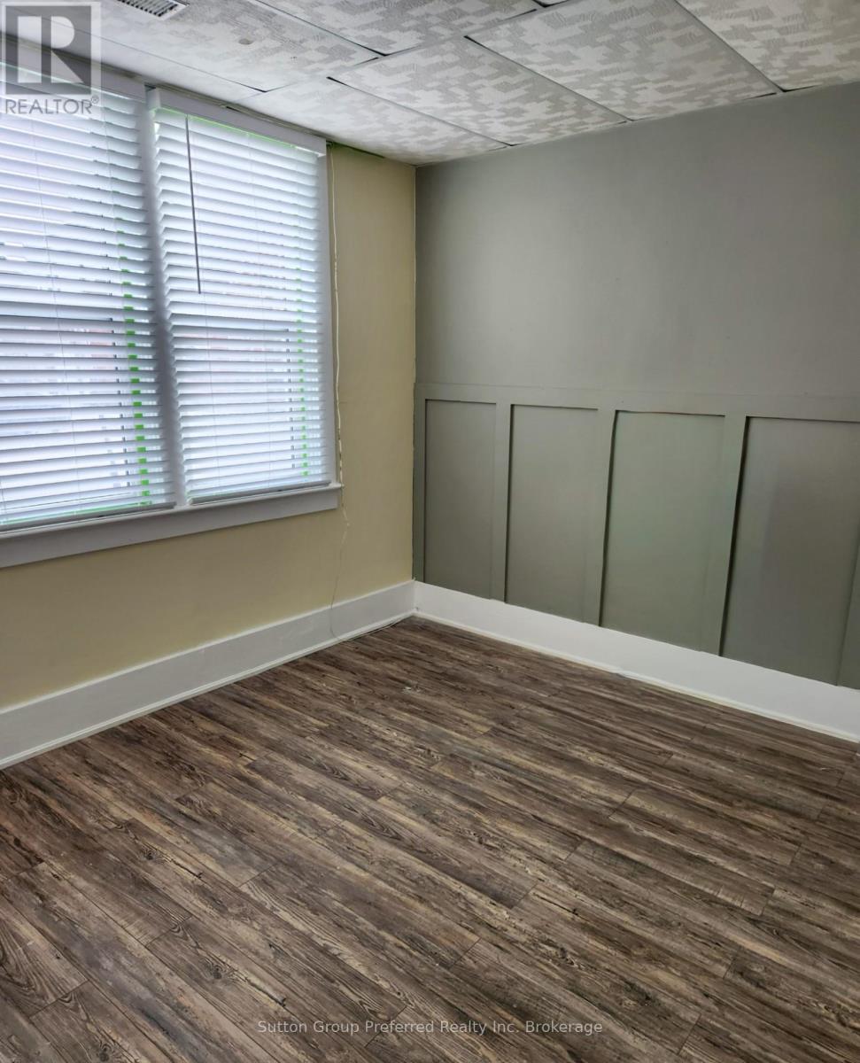 1792 Longwoods Road, Southwest Middlesex, Ontario  N0L 2N9 - Photo 14 - X12680444