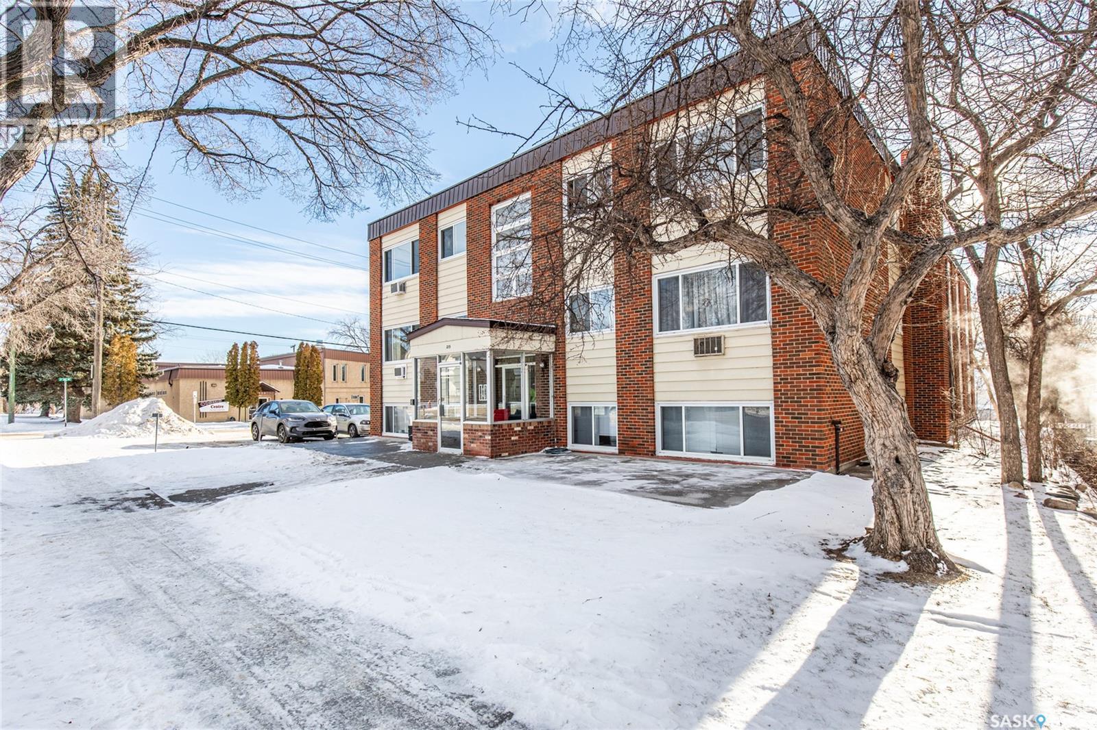 285 Fairford Street E, Moose Jaw, Saskatchewan  S6H 0E1 - Photo 2 - SK026508