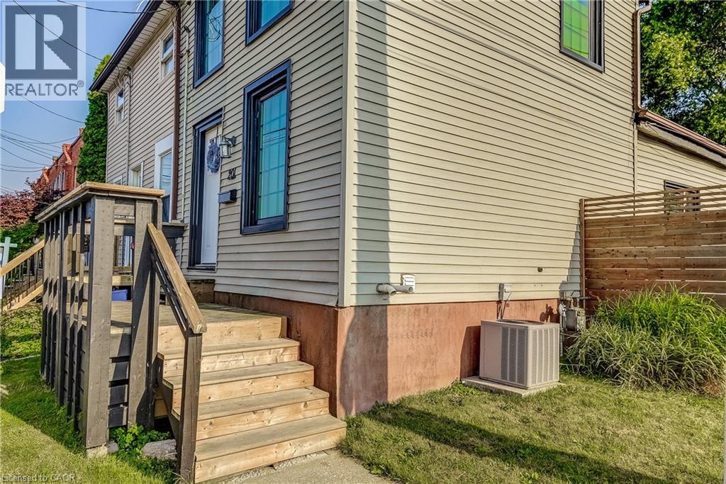 201 Barton Street W, Hamilton, Ontario  L8R 2H3 - Photo 1 - 40790121
