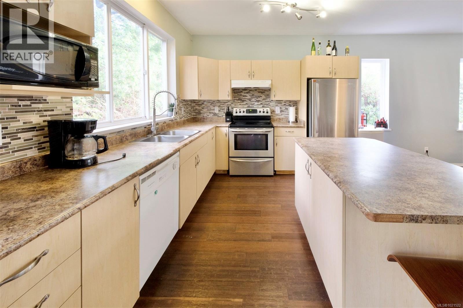 645 Shore Pine Cres, Tofino, British Columbia  V0R 2Z0 - Photo 8 - 1021522