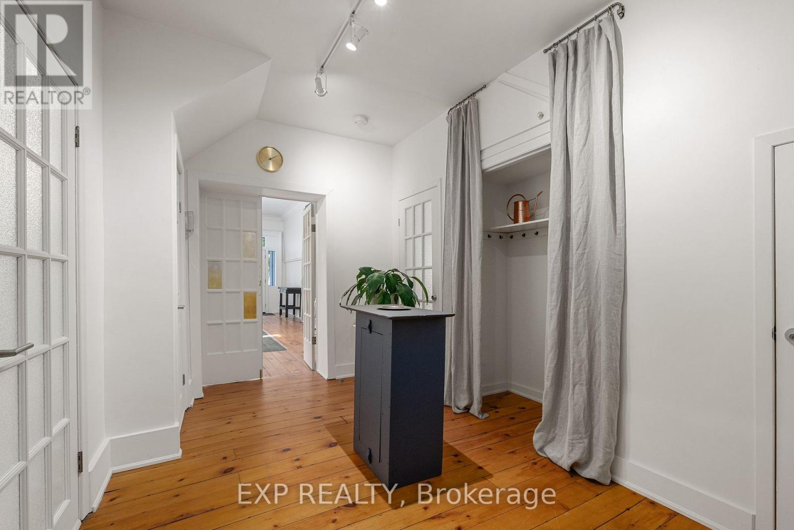 297 Main Street, Prince Edward County, Ontario  K0K 1G0 - Photo 13 - X12681552