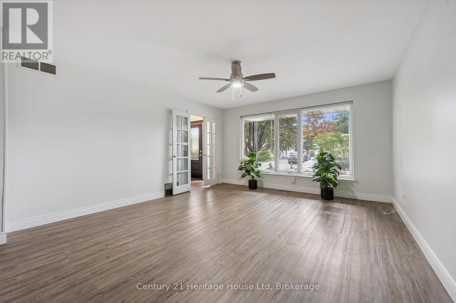 378 West Acres Drive, Guelph, Ontario  N1H 7A8 - Photo 6 - X12681494