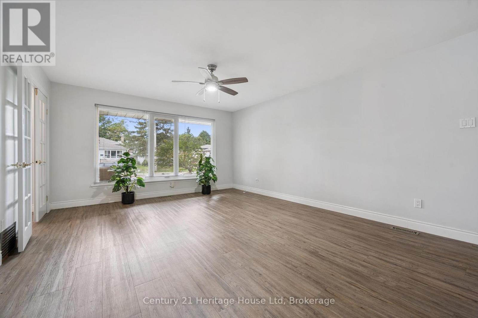 378 West Acres Drive, Guelph, Ontario  N1H 7A8 - Photo 7 - X12681494