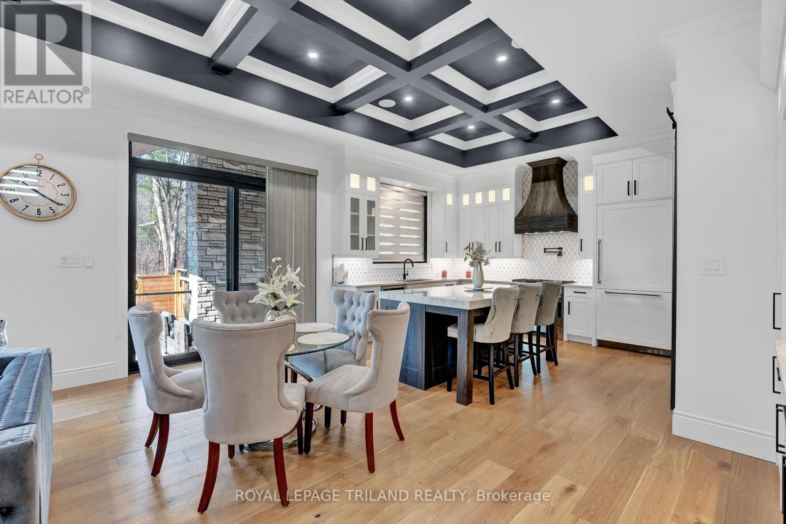 10175 Merrywood Drive, Lambton Shores, Ontario  N0M 1T0 - Photo 13 - X12681430