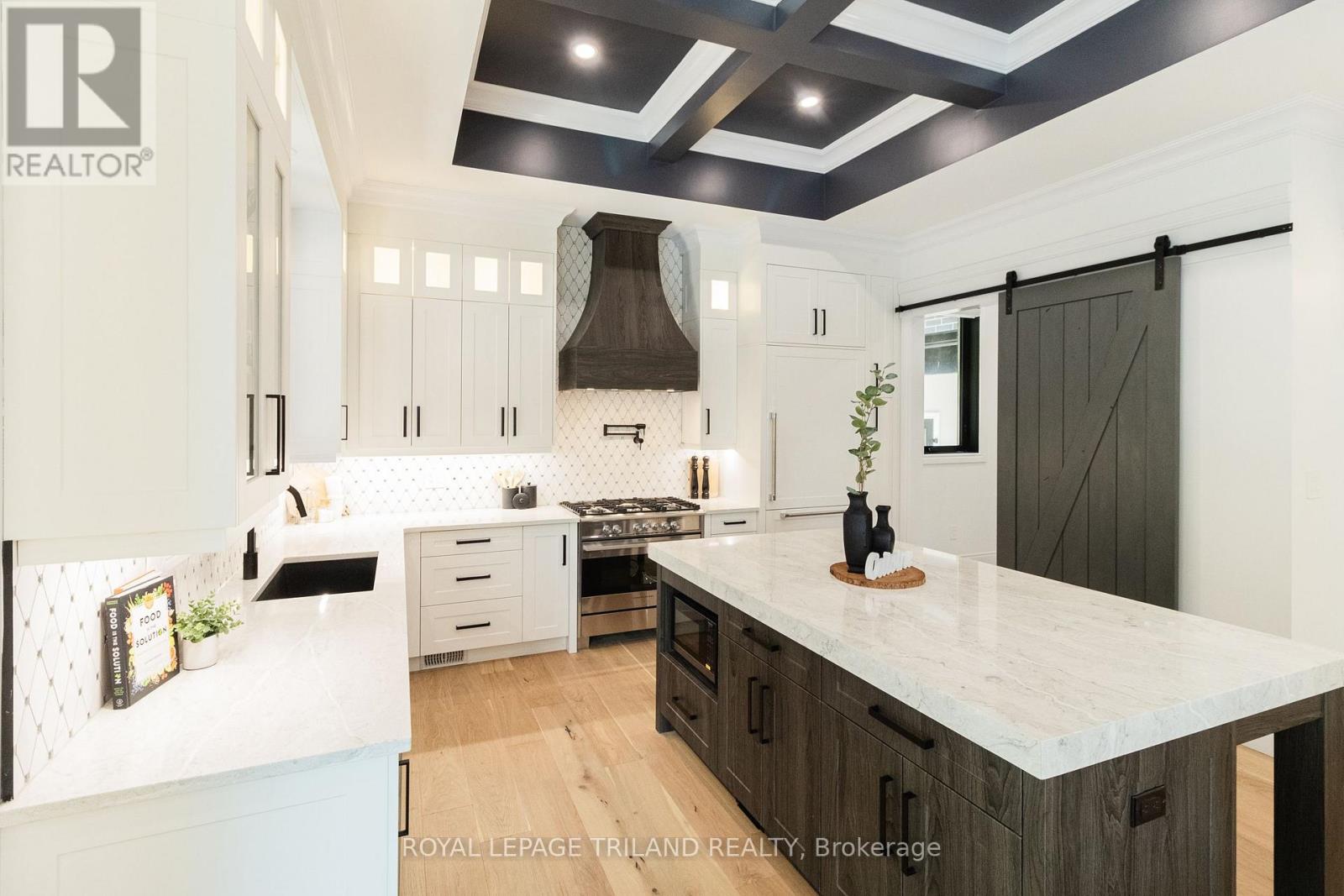 10175 Merrywood Drive, Lambton Shores, Ontario  N0M 1T0 - Photo 19 - X12681430