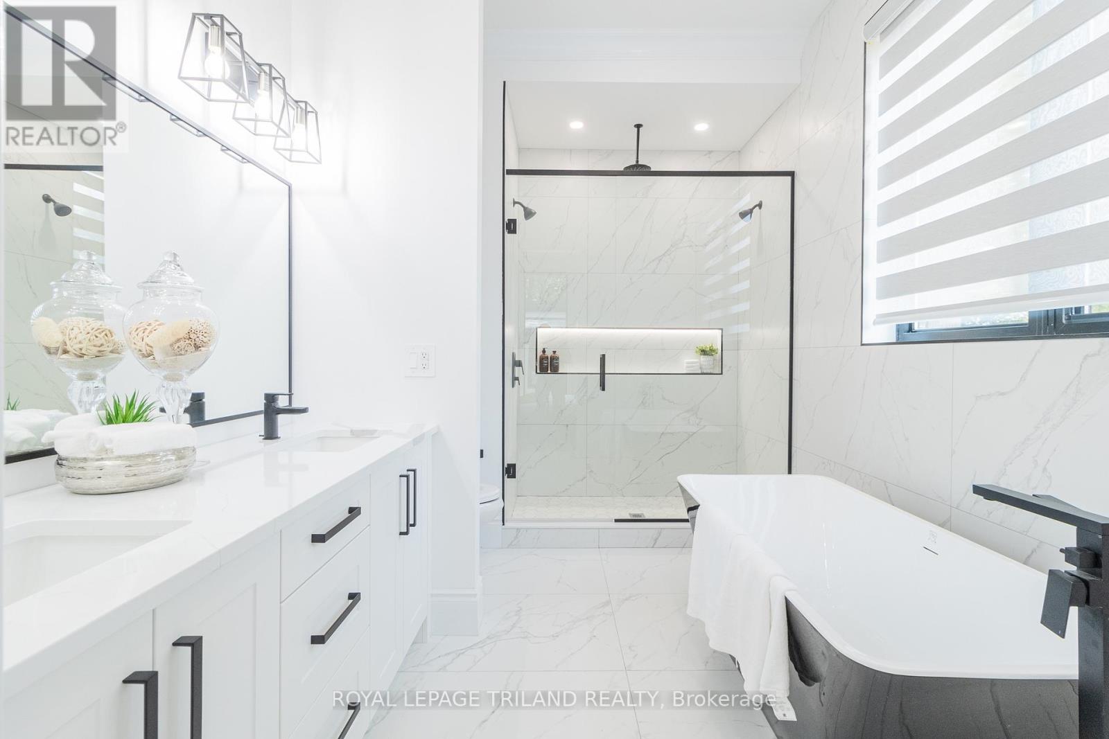 10175 Merrywood Drive, Lambton Shores, Ontario  N0M 1T0 - Photo 24 - X12681430