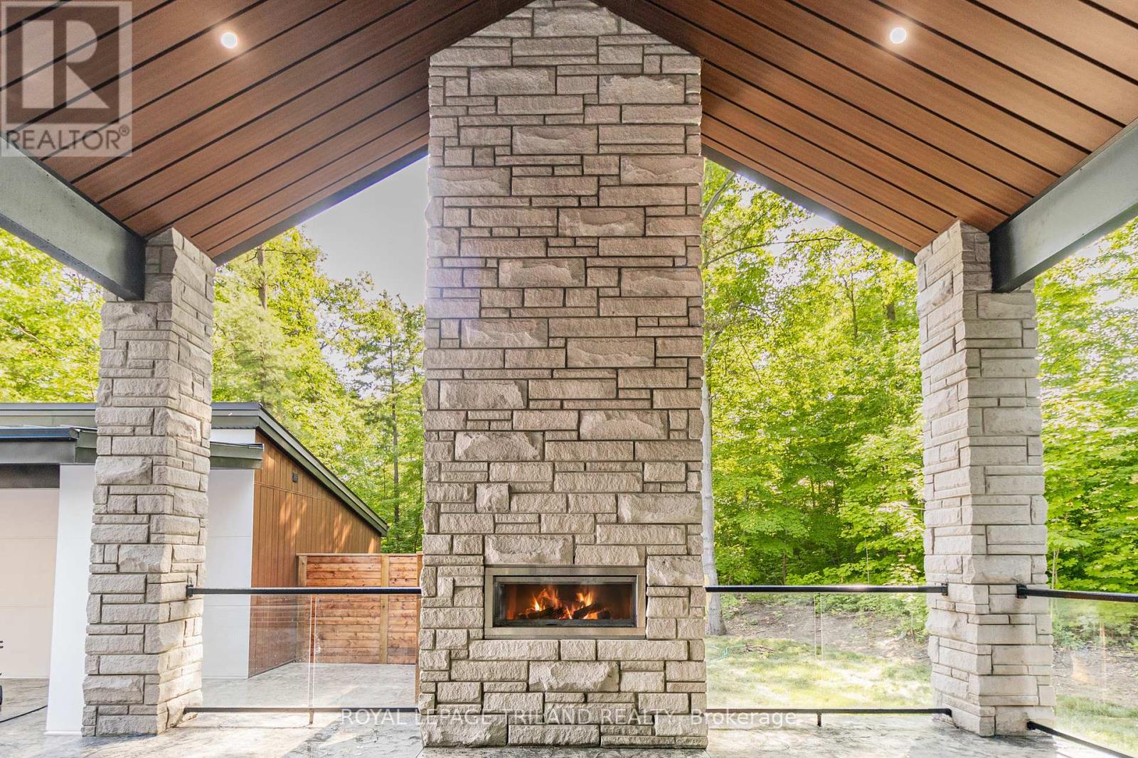 10175 Merrywood Drive, Lambton Shores, Ontario  N0M 1T0 - Photo 3 - X12681430