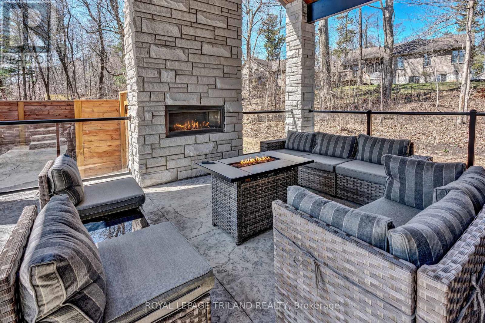 10175 Merrywood Drive, Lambton Shores, Ontario  N0M 1T0 - Photo 42 - X12681430