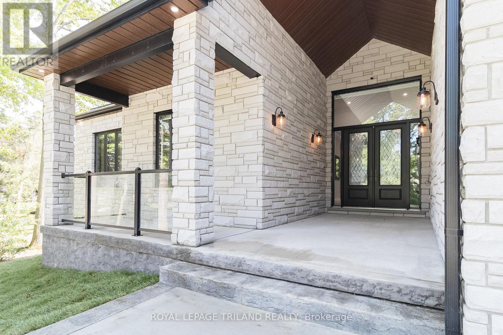 10175 Merrywood Drive, Lambton Shores, Ontario  N0M 1T0 - Photo 9 - X12681430