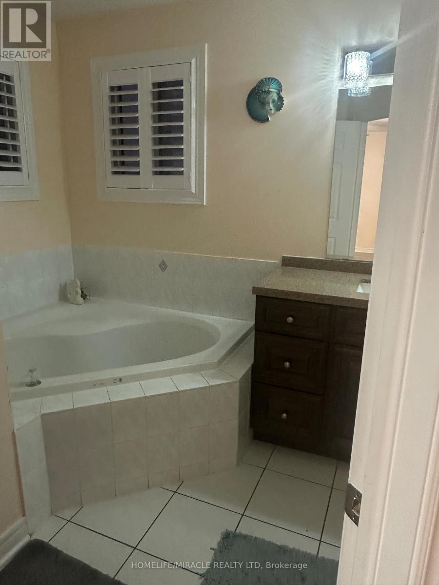 10 Pertosa Drive, Brampton, Ontario  L6X 4V7 - Photo 12 - W12670250