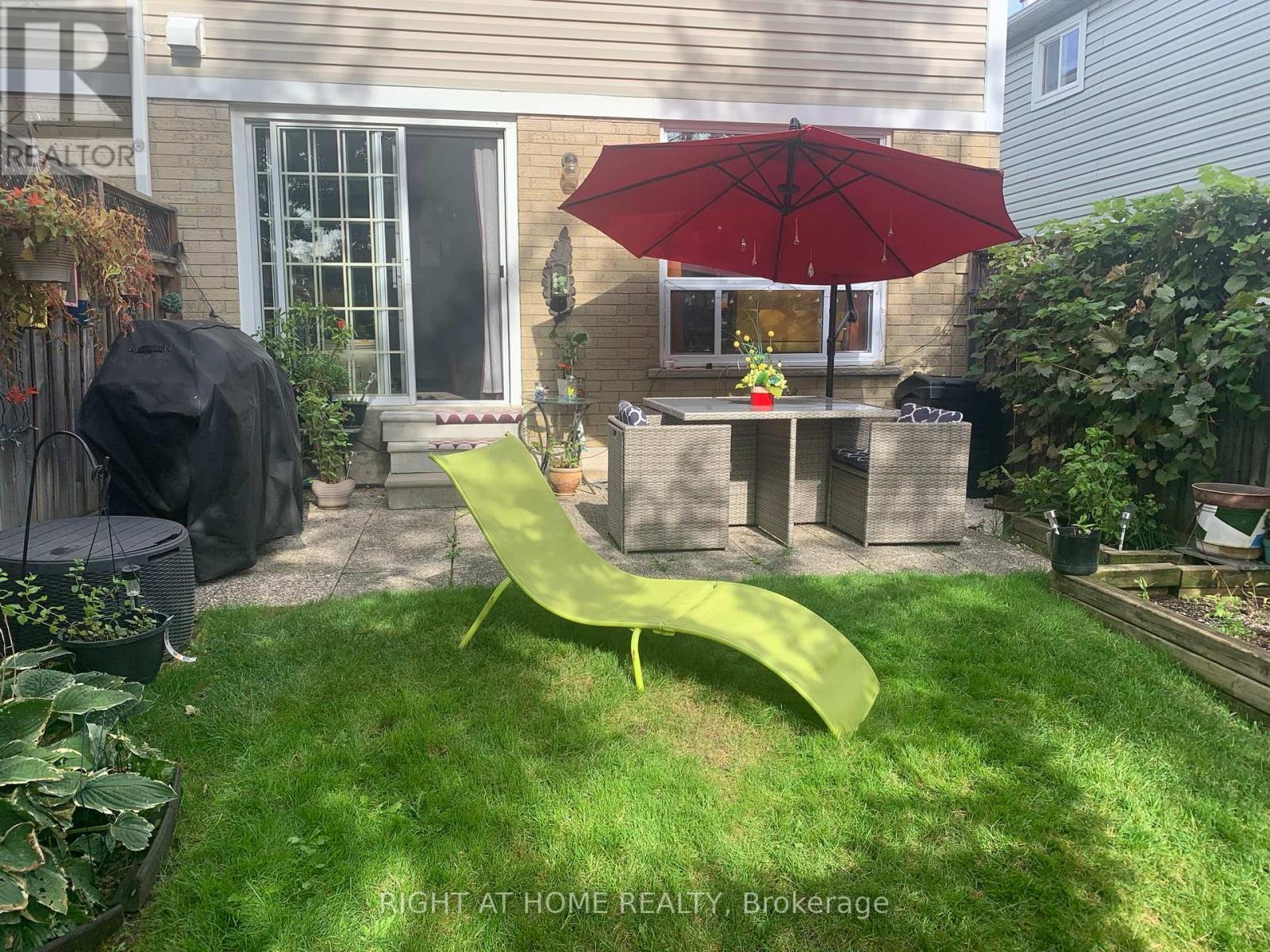 32 Heathcliffe Square, Brampton, Ontario  L6S 5P7 - Photo 17 - W12678360