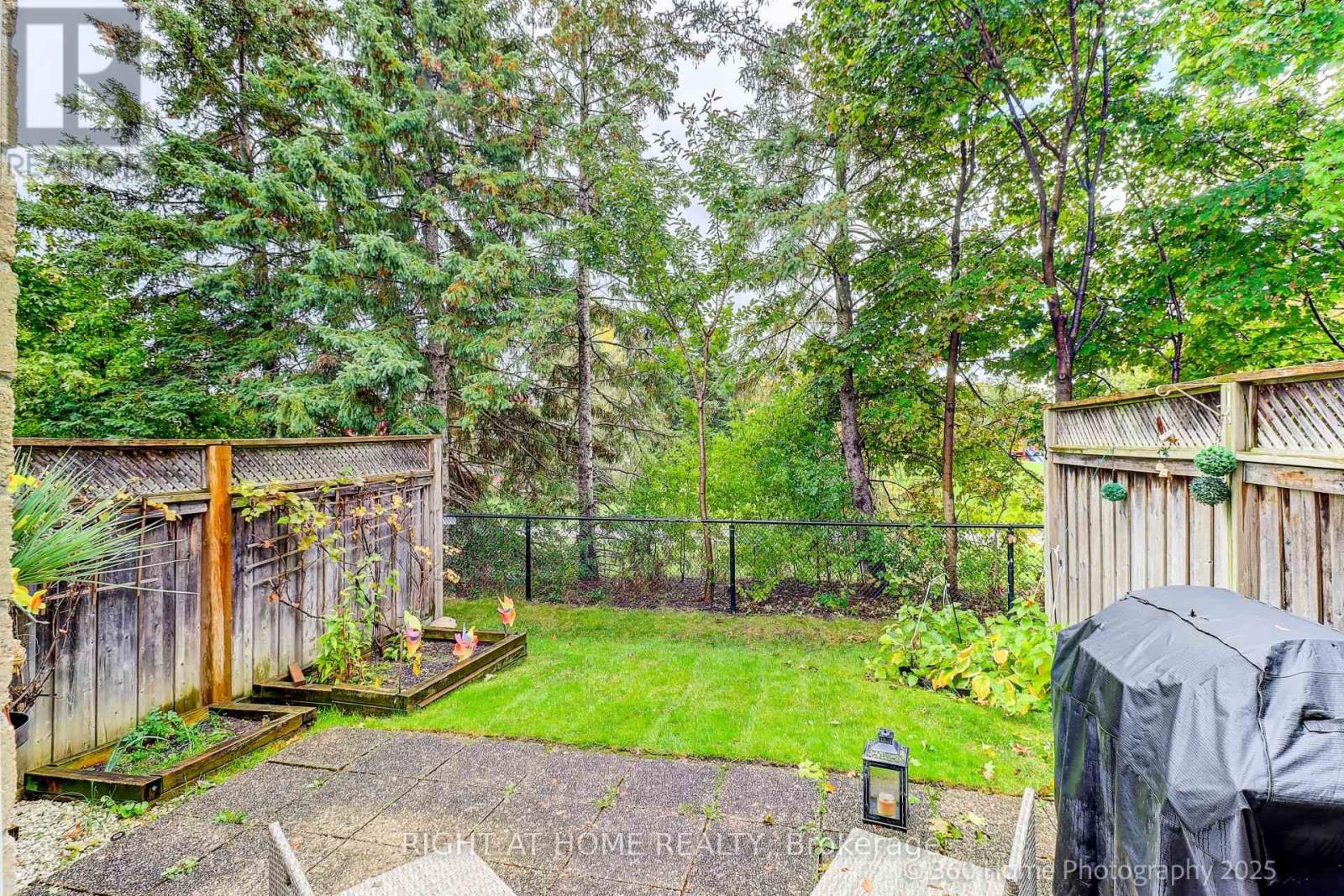 32 Heathcliffe Square, Brampton, Ontario  L6S 5P7 - Photo 13 - W12678360