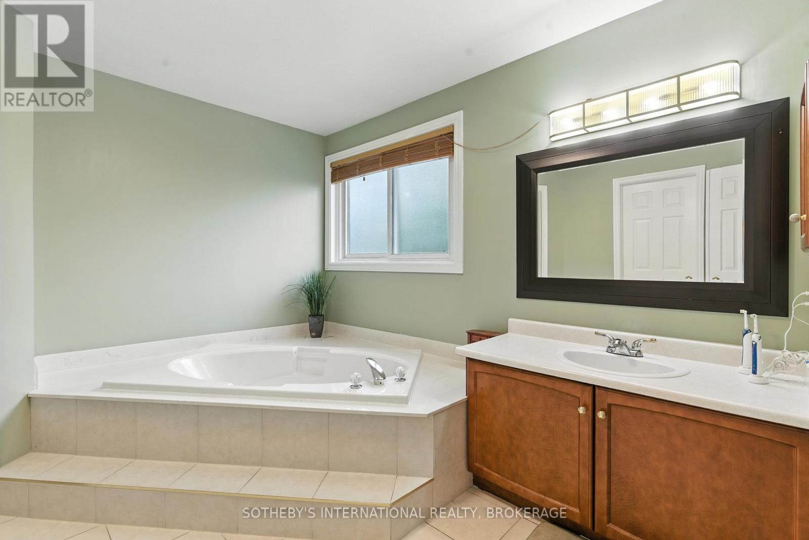 32 Sterling Street, St. Catharines, Ontario  L2S 3T2 - Photo 19 - X12681402