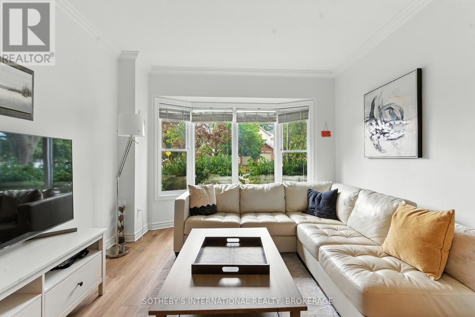 32 Sterling Street, St. Catharines, Ontario  L2S 3T2 - Photo 4 - X12681402