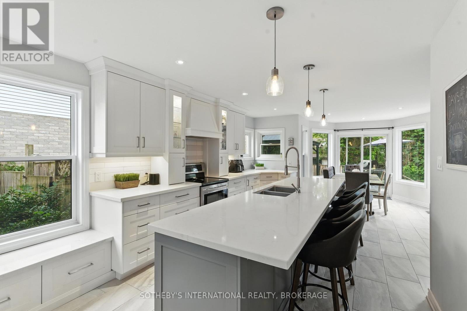 32 Sterling Street, St. Catharines, Ontario  L2S 3T2 - Photo 5 - X12681402