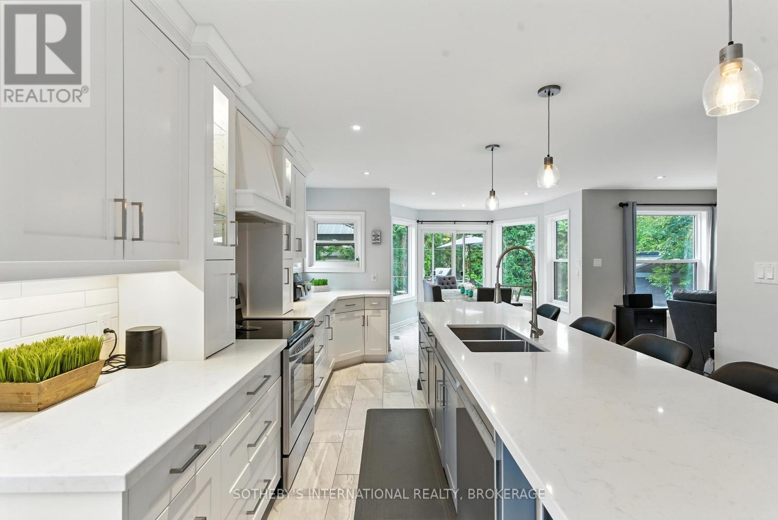 32 Sterling Street, St. Catharines, Ontario  L2S 3T2 - Photo 8 - X12681402