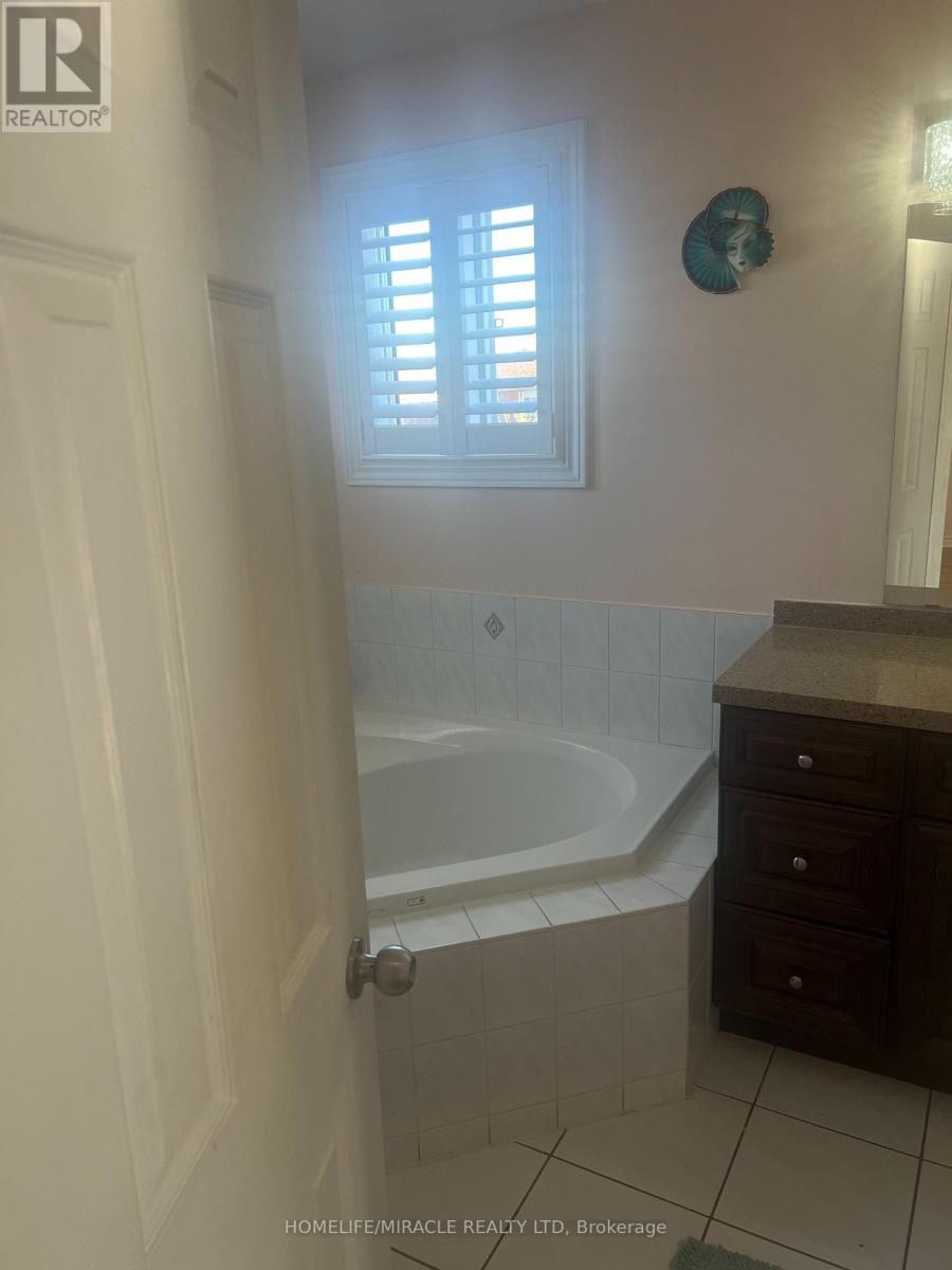 10 Pertosa Drive, Brampton, Ontario  L6X 4V7 - Photo 17 - W12670250